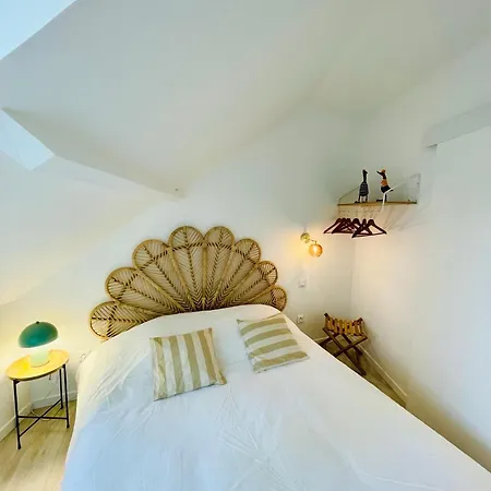 Lou & Moi A 50m De La